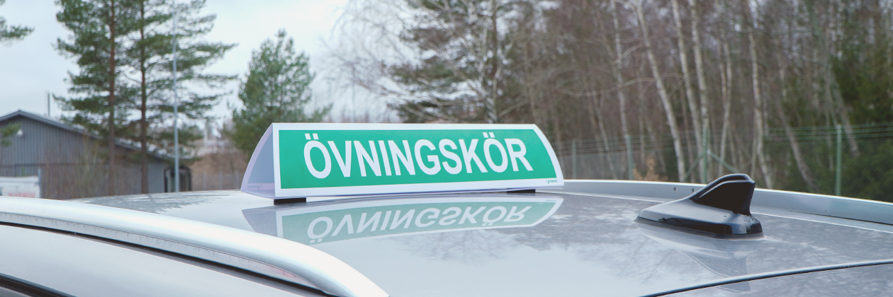 Nya regler från 1 augusti: enklare att börja övningsköra – så kan trafikskolor ta vara på möjligheten 